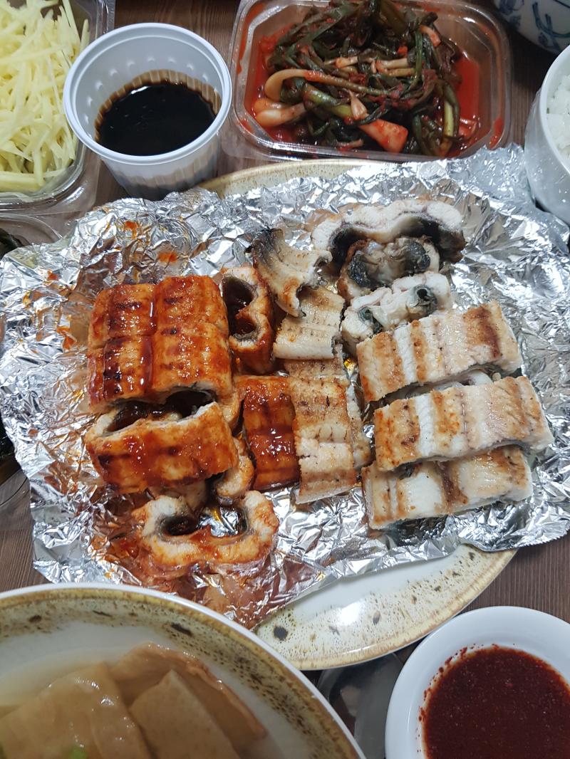에효...  마님 수술해서 힘도 못쓰는디 장어먹자고.. | 보배드림 자유게시판