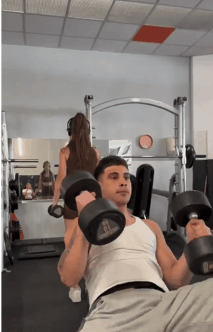 http://file1.bobaedream.co.kr/humor/2026/06/05/14/GBAW1780637167_1266633193.gif