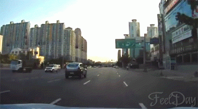 졸음운전 역주행.gif