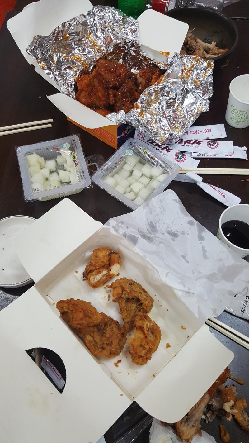 치킨 오랜만에 먹어봅니다. | 보배드림 유머게시판
