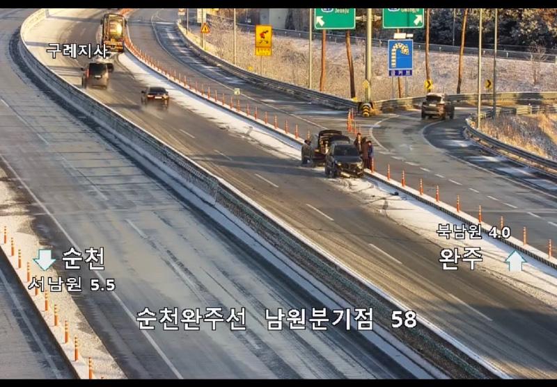 순천완주선 완주방향 남원분기점 사고발생 | 보배드림 교통사고/블박