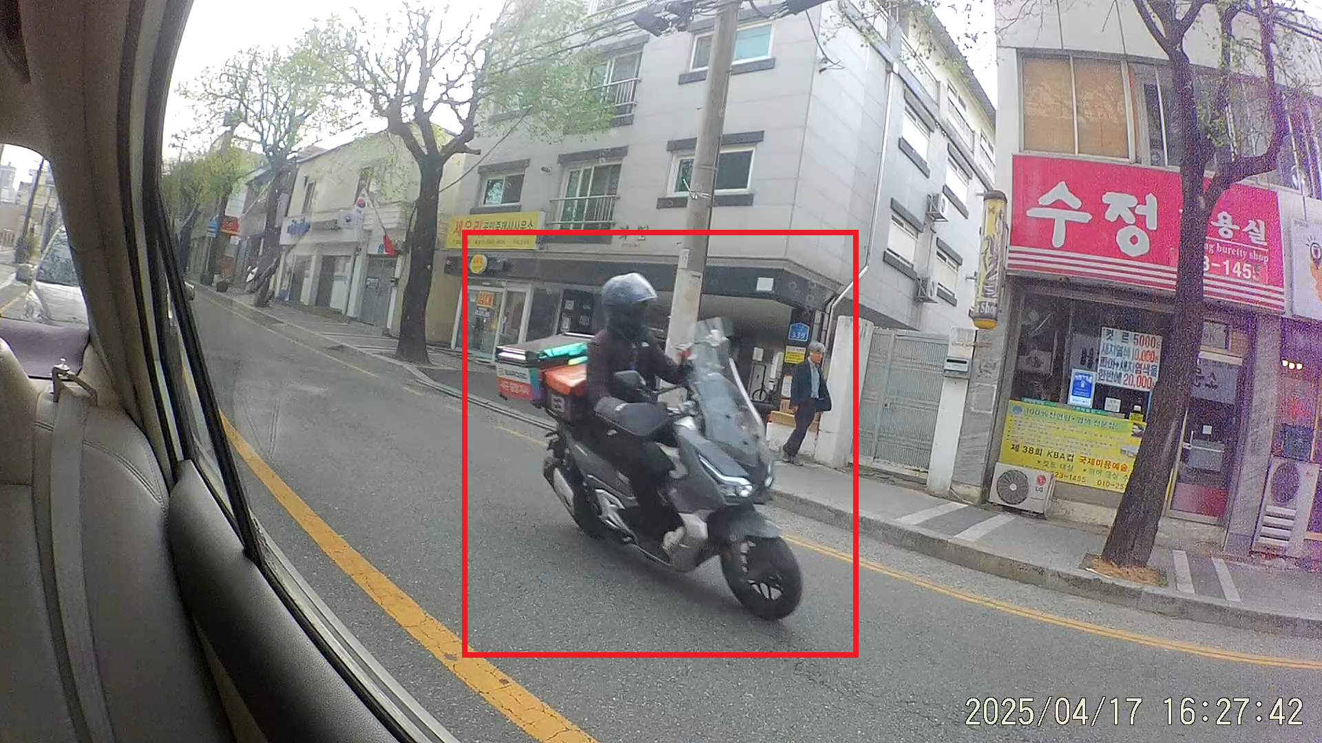 대전유성나0115 중앙선침범 오토바이 02.png