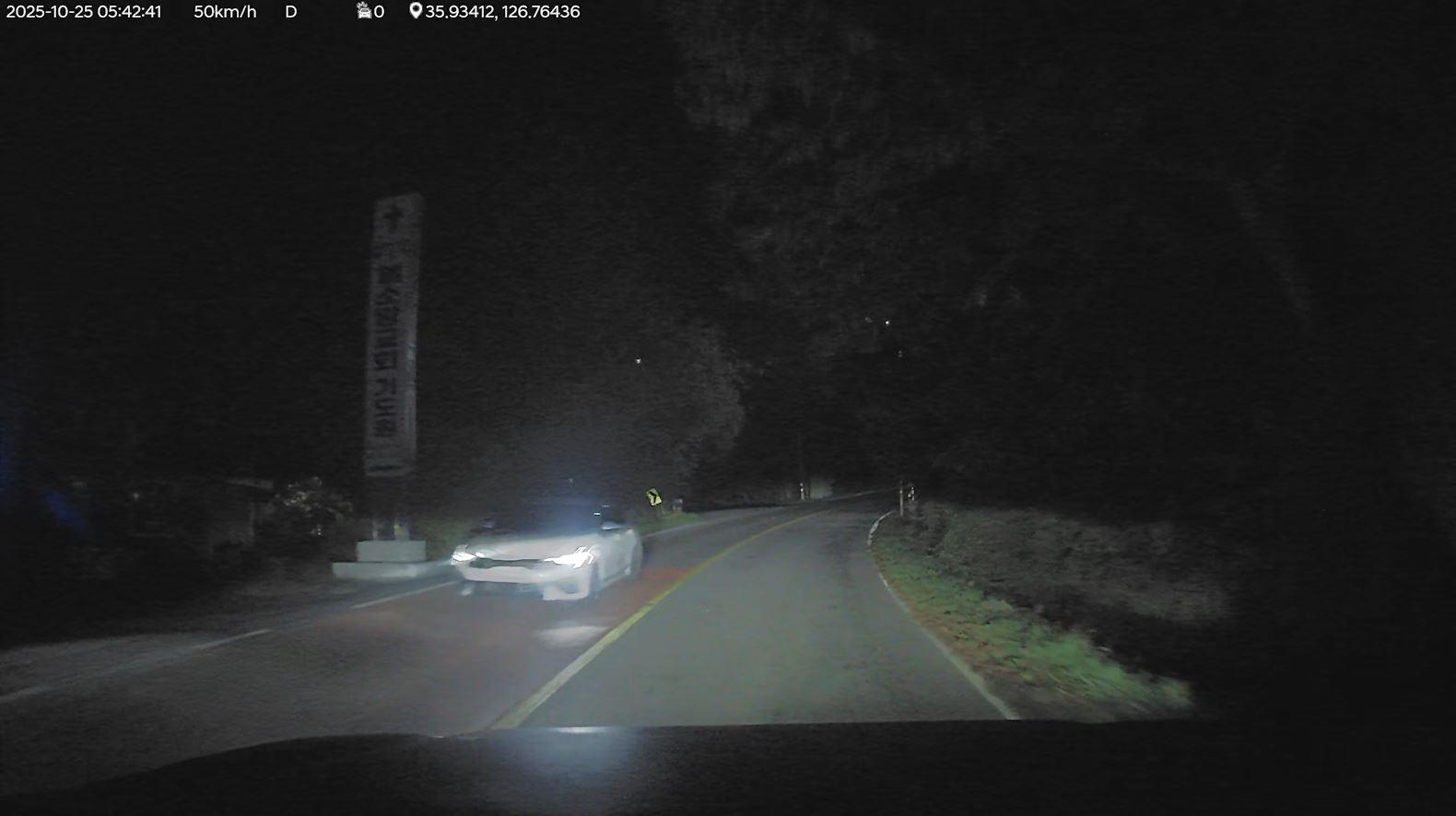 강도단 차 빠져나가는 모습 (전방).JPG