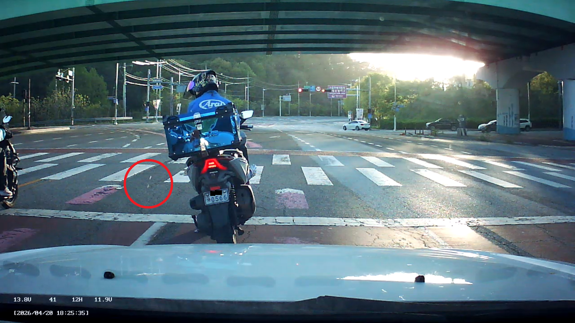 대전대덕차0566 침뱉기 오토바이 02.PNG