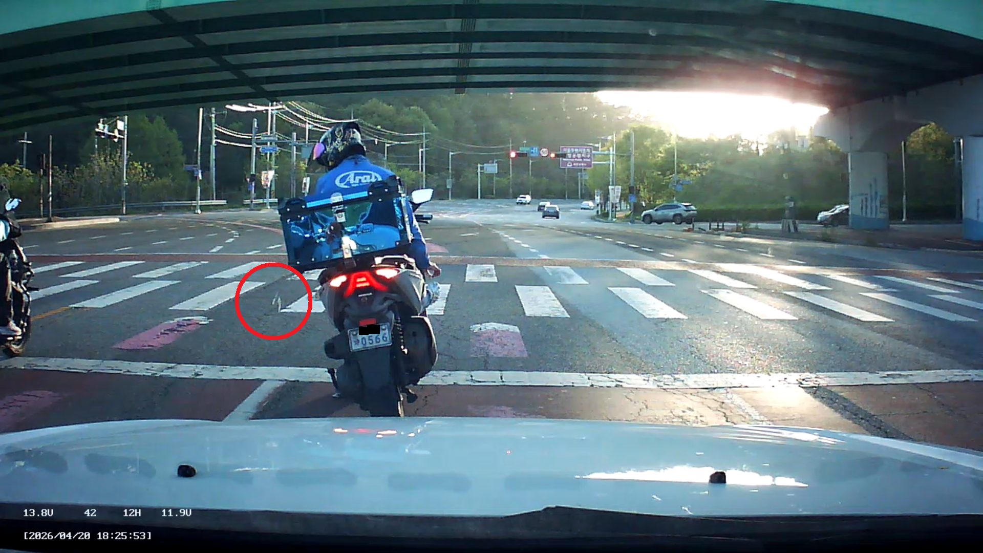 대전대덕차0566 침뱉기 오토바이 03.PNG