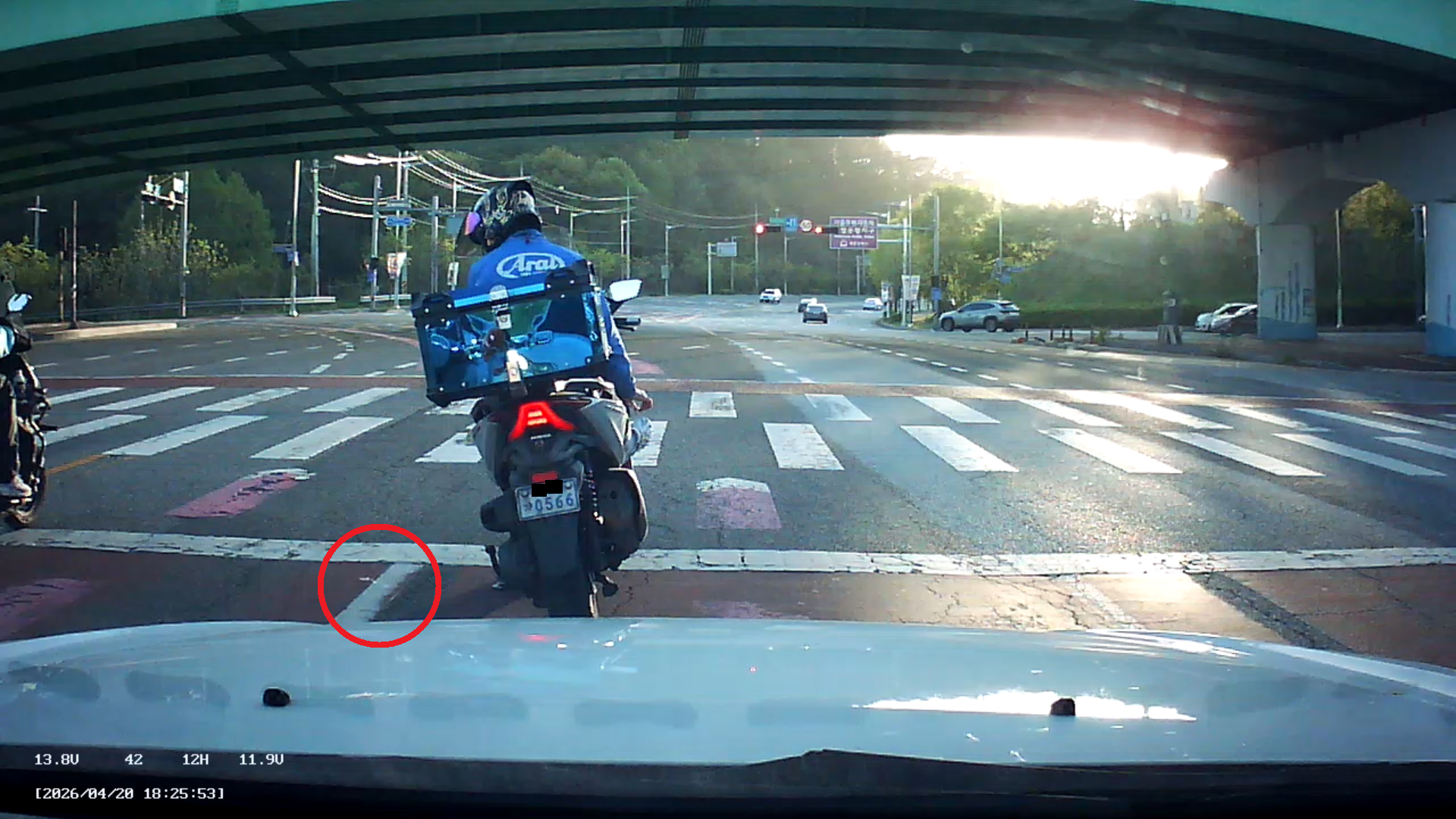 대전대덕차0566 침뱉기 오토바이 04.PNG