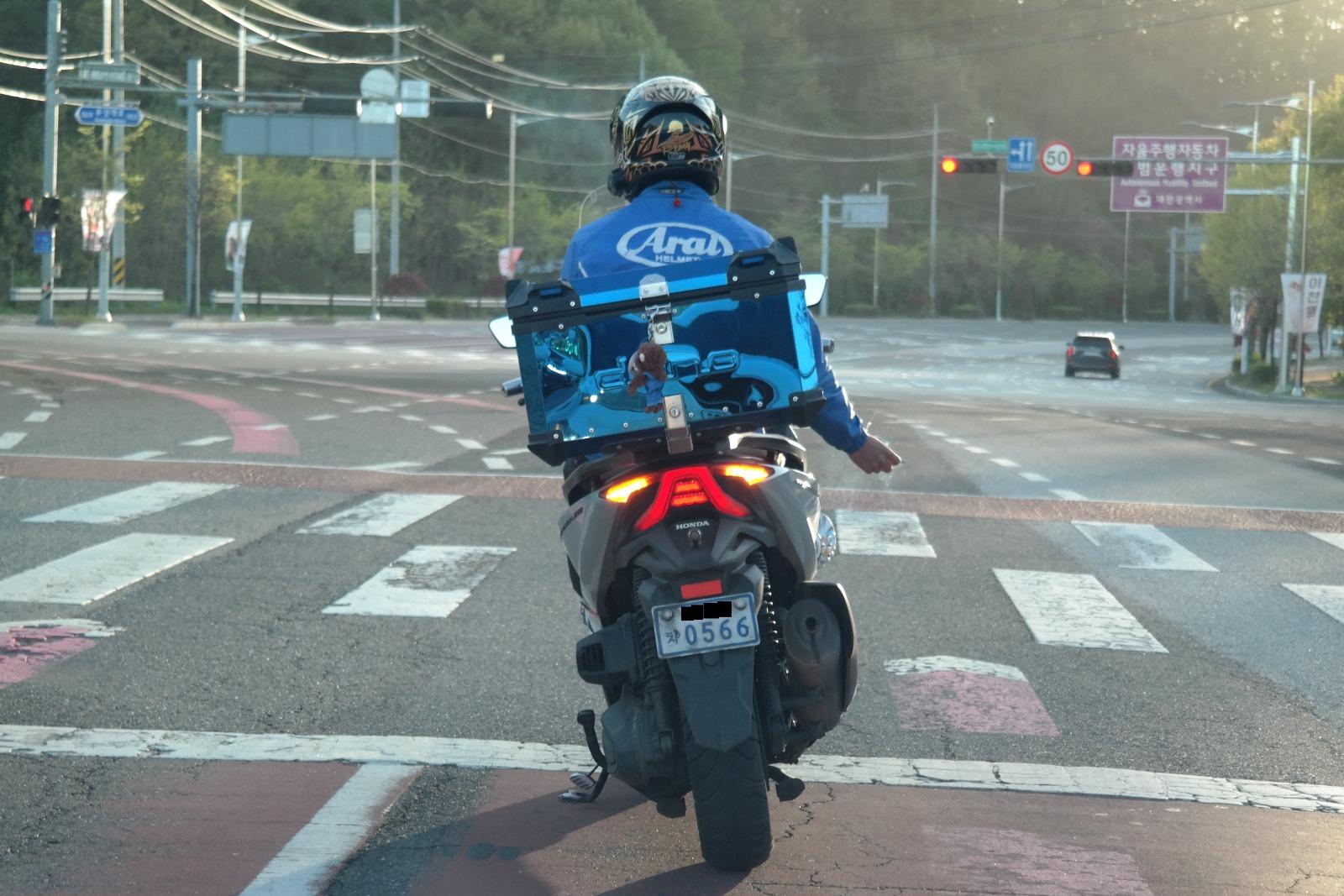 SAM_0167(대전대덕차0566 담배꽁초무단투기 오토바이).JPG