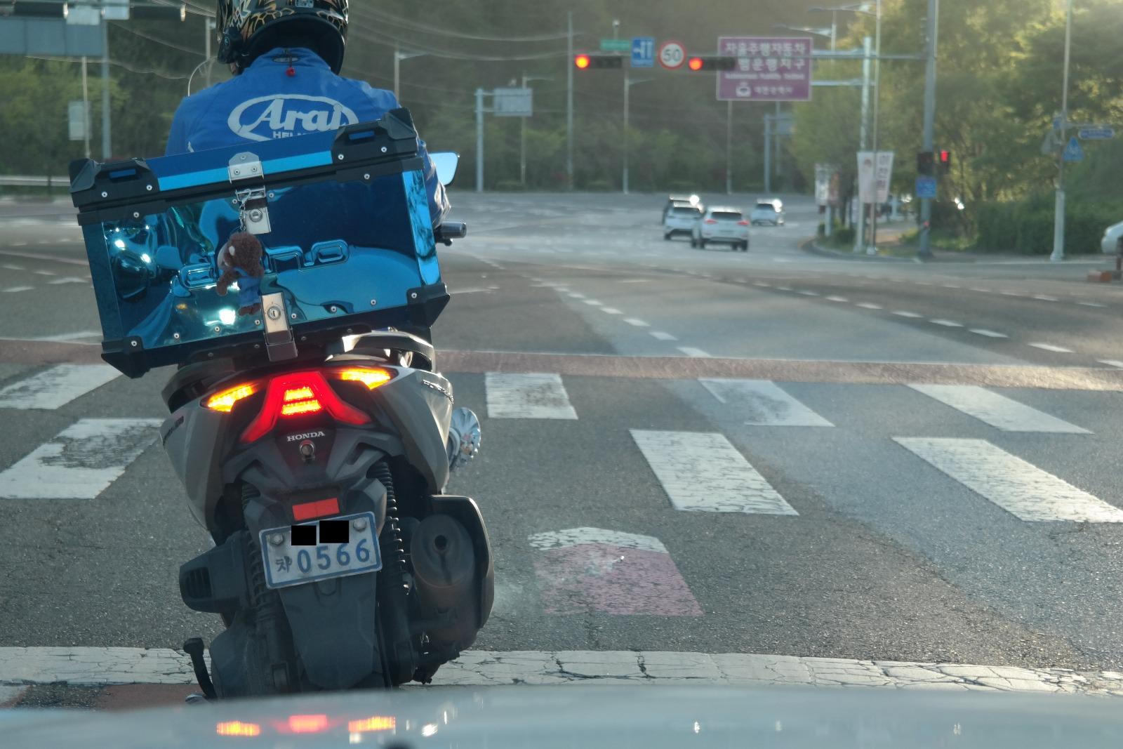 SAM_0170(대전대덕차0566 담배꽁초무단투기 오토바이).JPG