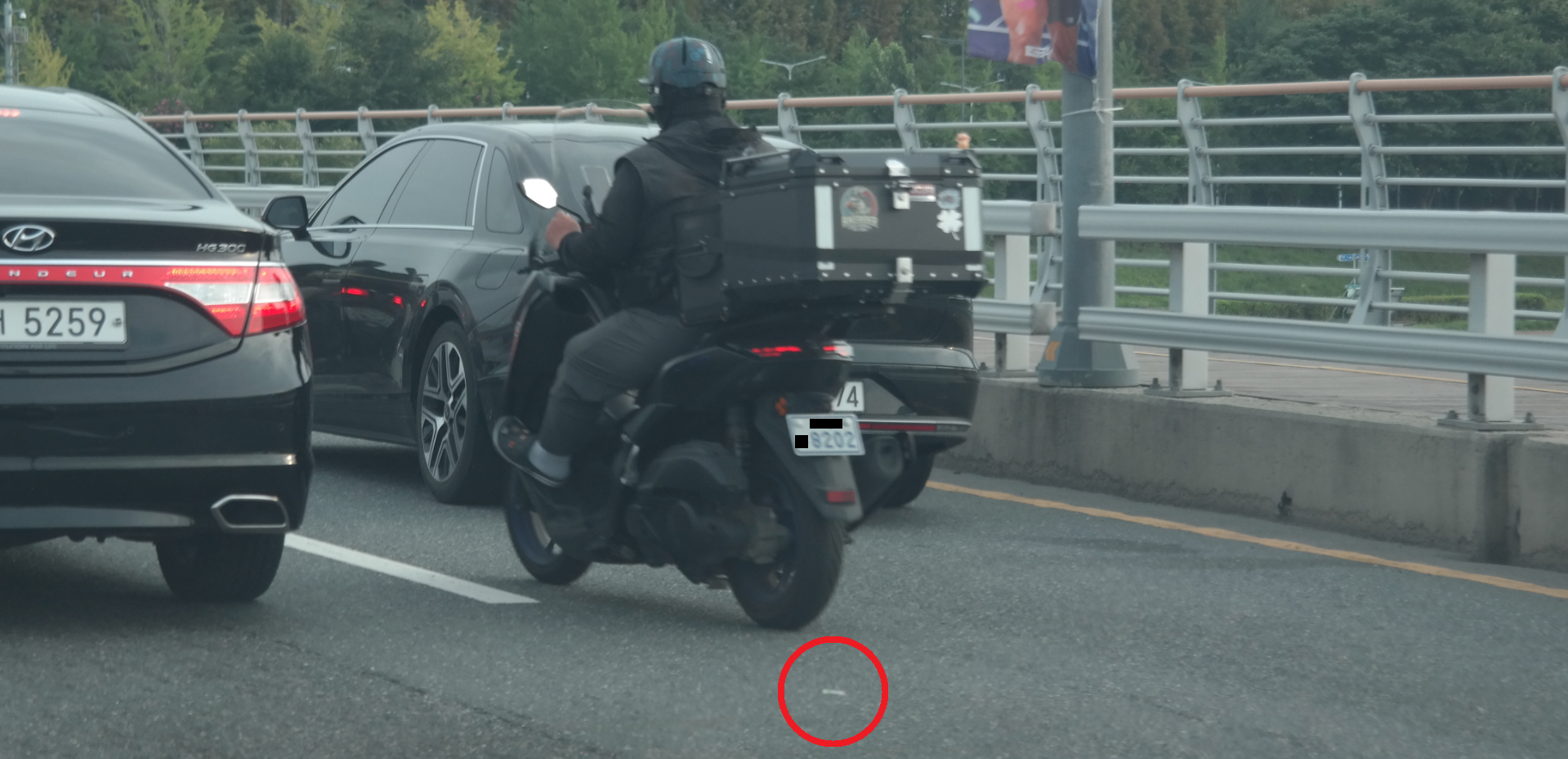 충북청주마8202 담배꽁초무단투기 오토바이 11.PNG