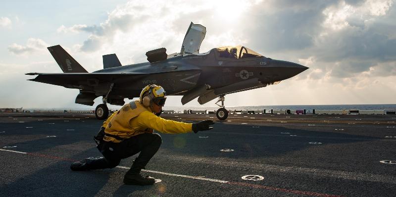 2560px-An_F-35B_launches_off_the_flight_deck_of_USS_**_(LHD_1)._(40712820061).jpg