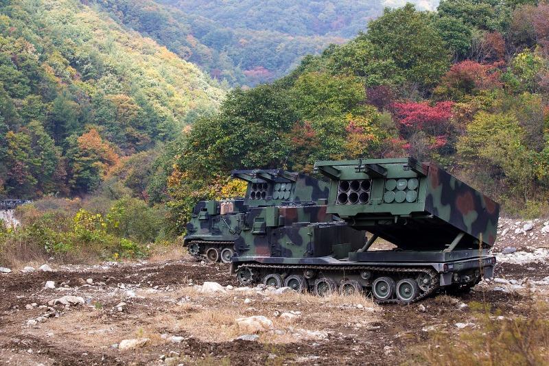 1920px-2014.10.16_육군_5포병여단_MLRS사격훈련_Republic_of_Korea_Army_The_5th_Artillery_Brigade_(14959652644).jpg