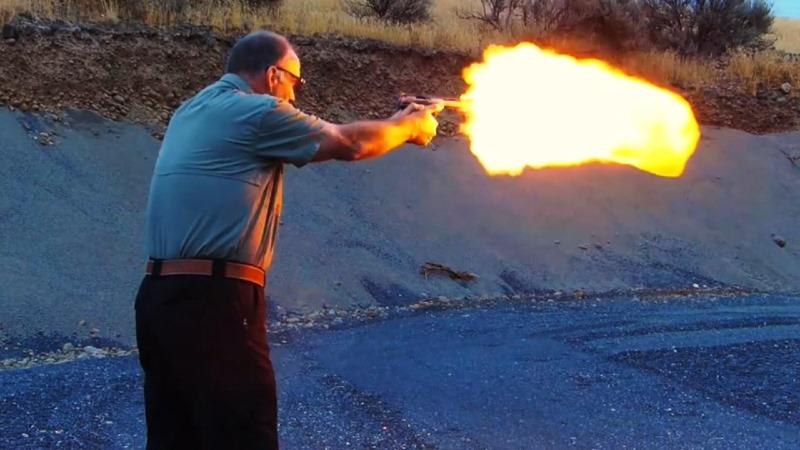 Muzzle Flash 44 mag AutoMag that is! (480p).mp4_20220119_192016.796.jpg