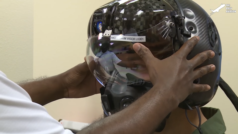 US F-35 Pilot Wears $400k Super Advanced Helmet for the First Time 1-5 screenshot.png