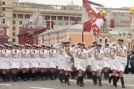 1Soviet March- Russian Female Soldiers in Victory Day Parade compilation (Full HD) (360p).mp4_20230511_185559.468 (2).jpg