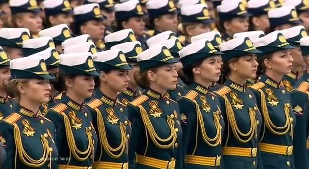 2Soviet March- Russian Female Soldiers in Victory Day Parade compilation (Full HD) (360p).mp4_20230511_185752.820 (2).jpg