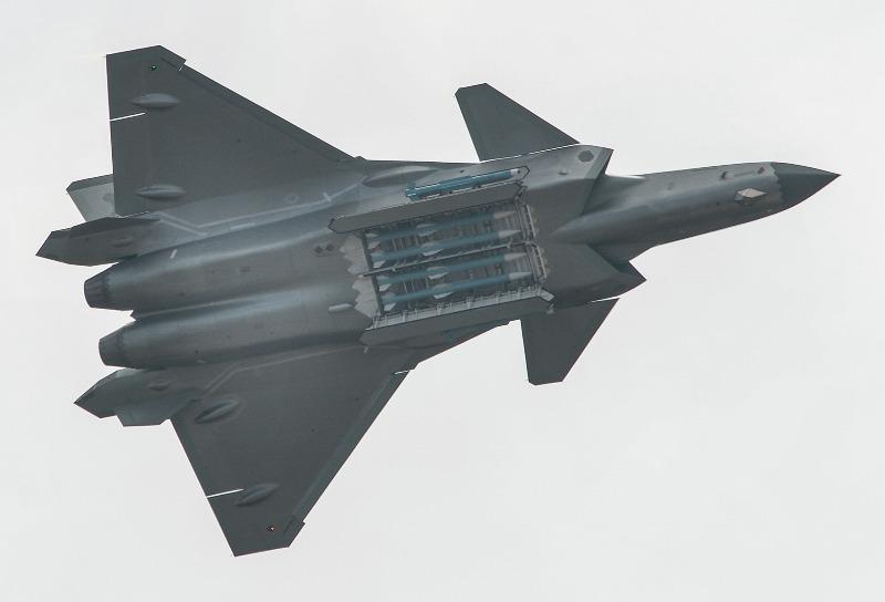 J-20_fighter_(44040541250)_(cropped).jpg