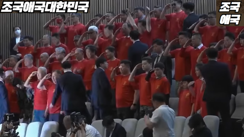 [속보] 박은정, 법무부장관 유력_썰_에 대한 답변! 최욱이 다 했다 (영상출처 _ 매불쇼) 16-35 screenshot.png