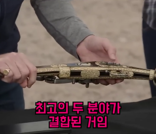 2700만원에 산 권총의 진짜 가격 (720p).mp4_000035135.png