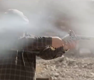 2700만원에 산 권총의 진짜 가격 (720p).mp4_000038671.png