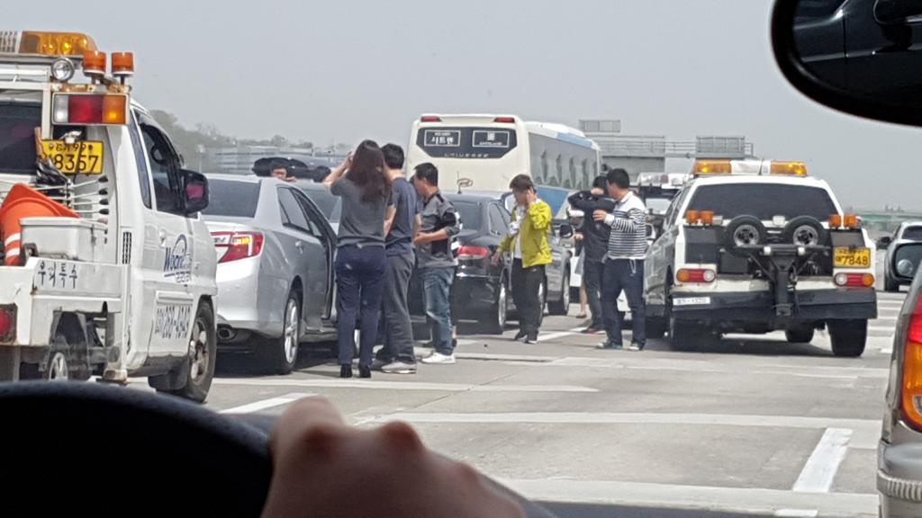 경부 상행 입장휴게소 3키로 전 사고 | 보배드림 시승기/배틀/목격담