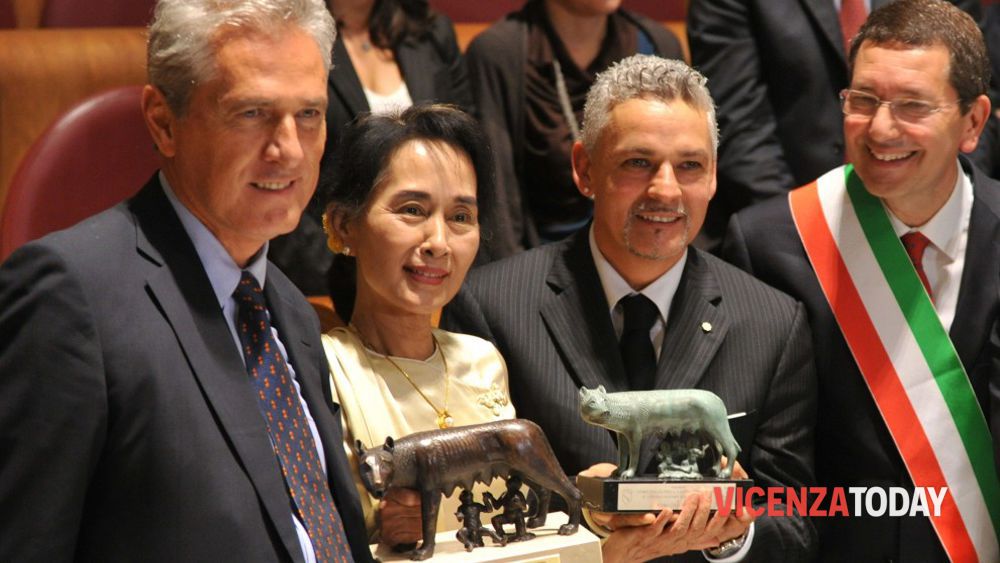 baggio san suu kyi-2.jpg