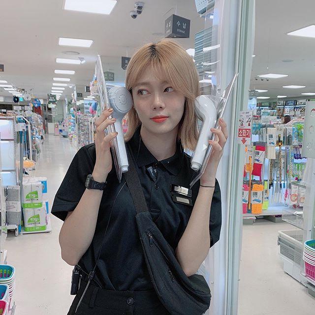예쁜 애들은 에어팟을 껴도 예쁨. | 보배드림 자유게시판