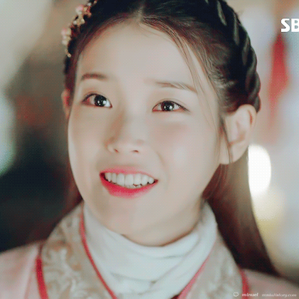 아이유6.gif