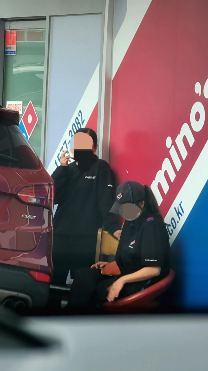 도미노 피자 만들 때 손으로 반죽하나요? 아니면 기계로 하나요? | 보배드림 자유게시판