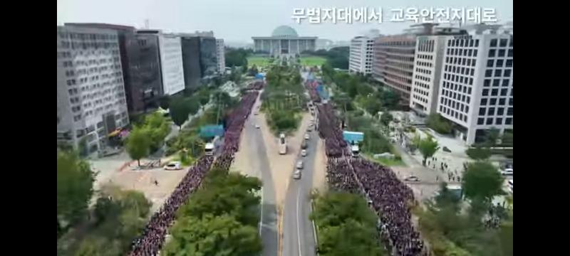 Screenshot_20230819-223434_YouTube.jpg
