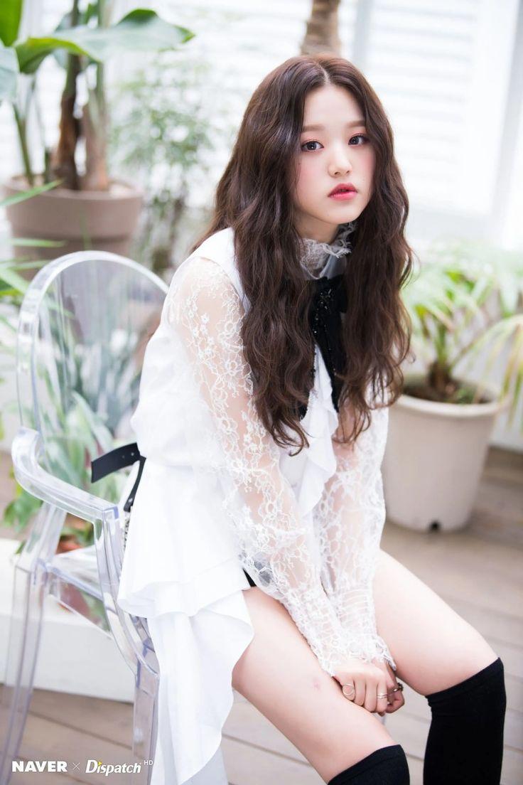 IZ_ONE - Jang Wonyoung 1st Mini Album _COLOR_IZ_ Jacket shooting by Naver x Dispatch.jpg