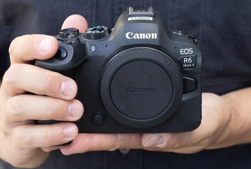 Canon_EOS_R6_II_front.jpeg