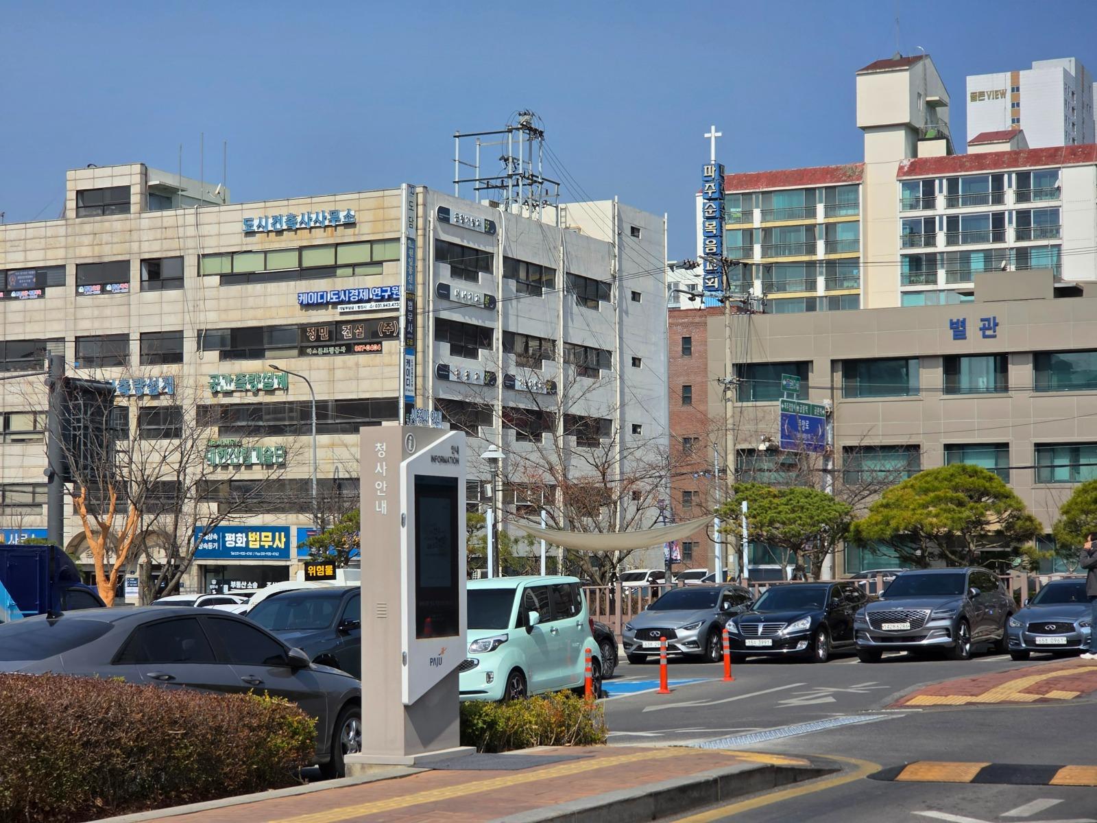 시청에서바라본 외부건물.jpg