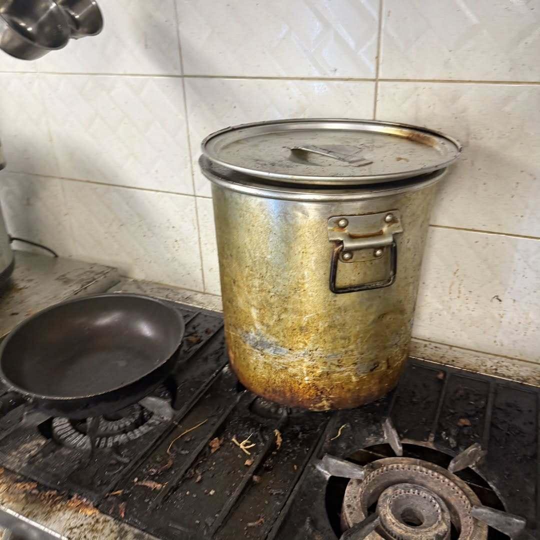 어딘진 몰라도 건강한식단은 아니고 건강잃을듯 어쩐지 예전부터 줘도 먹기 싫더라 (3).jpg