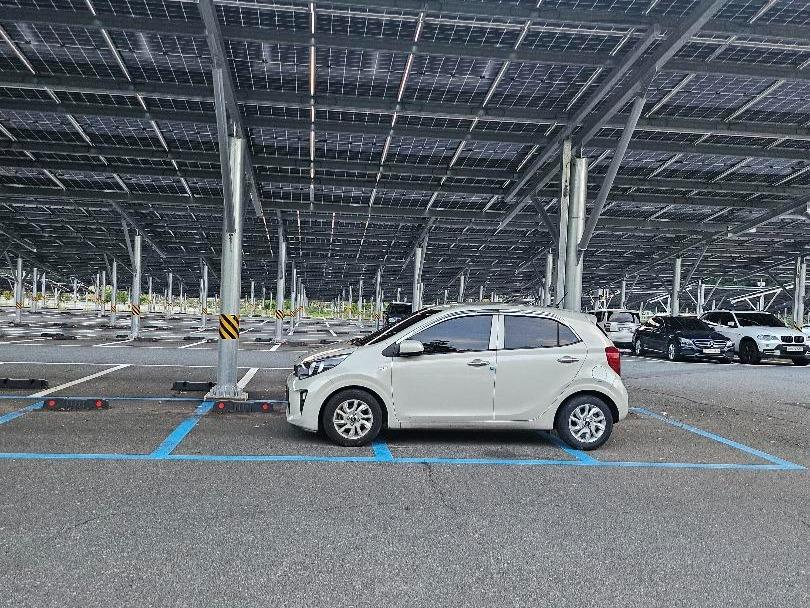 인스타 DM 제보-“아이가 물어봐도 답 못하겠어요”…마산 로봇랜드, 어른들의 주차 모습제보 내용-마산 로봇랜드 주차장입니다.여기는 보통 아이들 데리고 가족 단위로 오는 곳인 (1).jpg