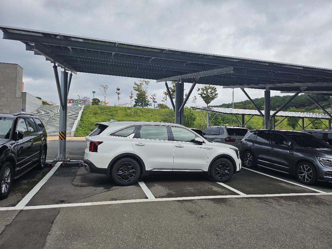 인스타 DM 제보-“아이가 물어봐도 답 못하겠어요”…마산 로봇랜드, 어른들의 주차 모습제보 내용-마산 로봇랜드 주차장입니다.여기는 보통 아이들 데리고 가족 단위로 오는 곳인.jpg