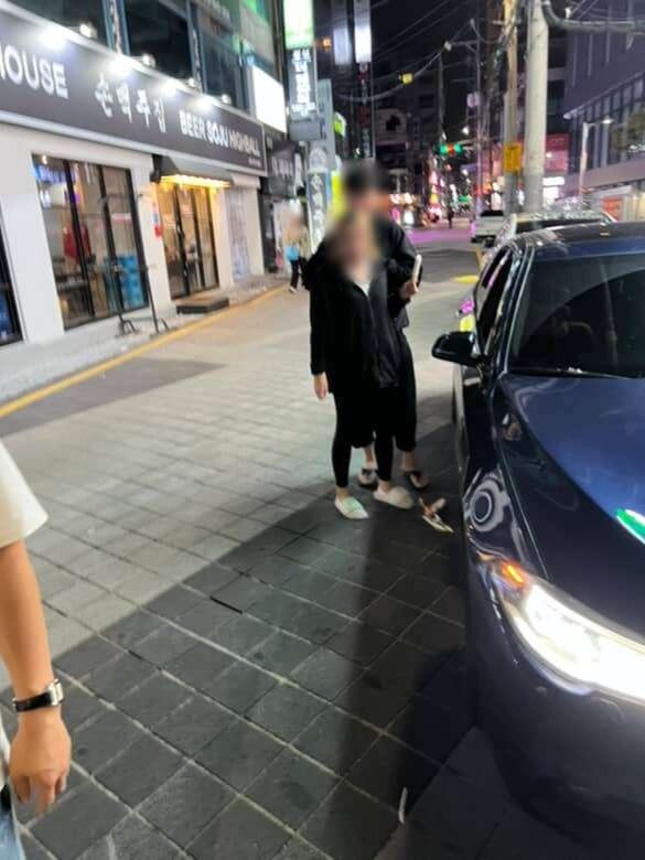 인스타 DM 제보-제보 내용-구형 BMW 5시리즈 차 안에 타 있는 20대 커플이아이스크림 쓰레기를 밖에 버리길래버리지 말라고 강하게 말했습니다.그러자 운전석에 앉아 있던 (1).jpg