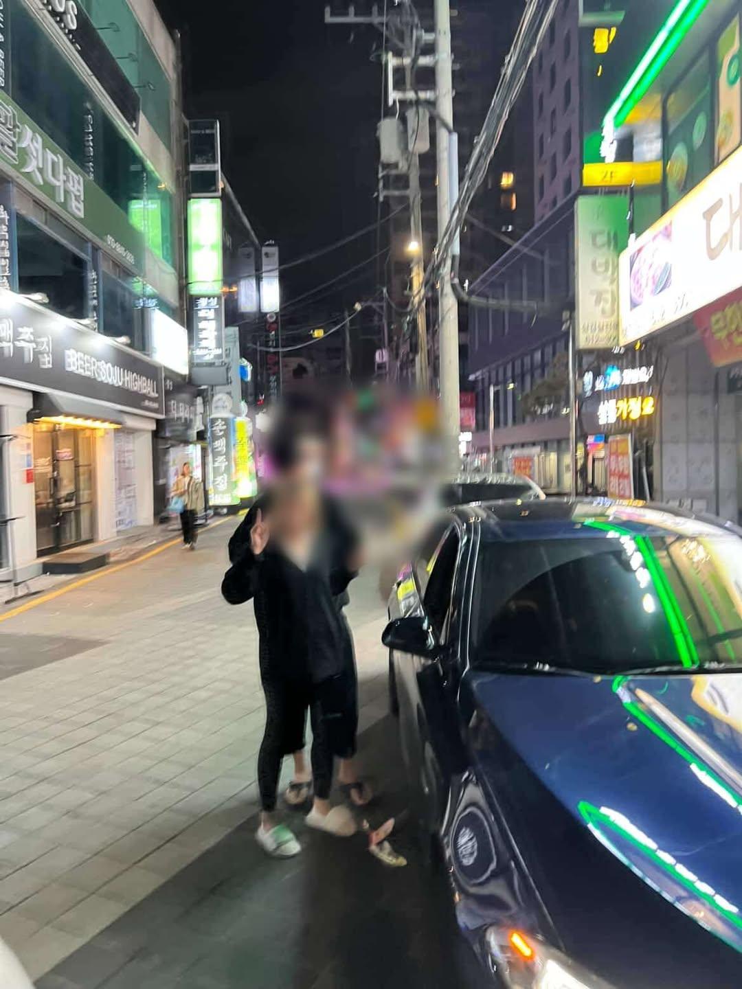 인스타 DM 제보-제보 내용-구형 BMW 5시리즈 차 안에 타 있는 20대 커플이아이스크림 쓰레기를 밖에 버리길래버리지 말라고 강하게 말했습니다.그러자 운전석에 앉아 있던 .jpg