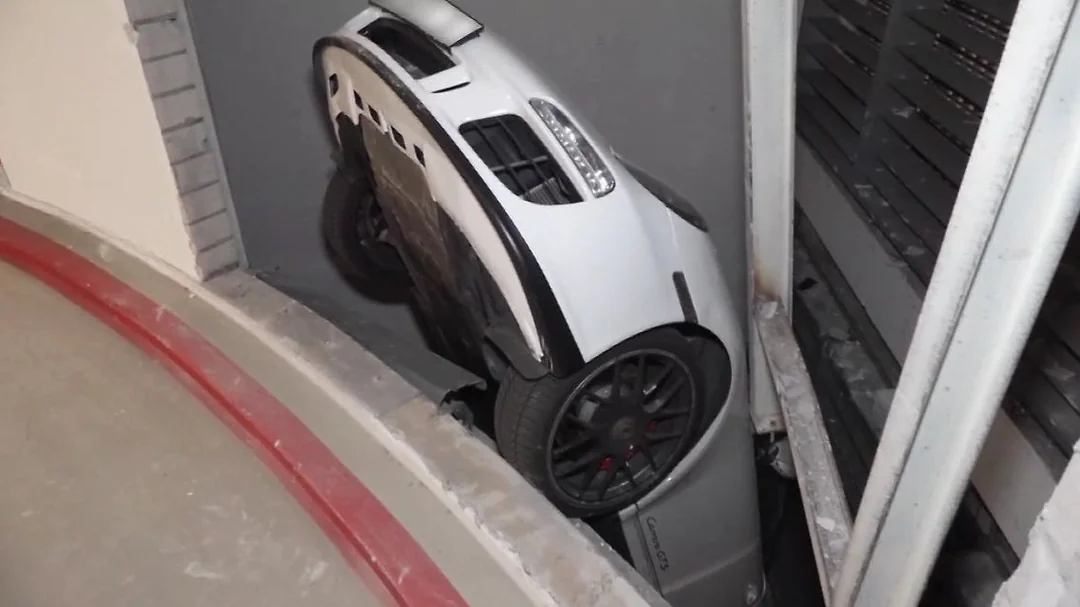 90-year-old-driver-parked-his-911-in-an-air-vent-after-v0-a3e5qsh1kazf1.webp
