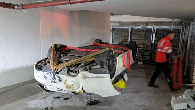 90-year-old-driver-parked-his-911-in-an-air-vent-after-v0-mv9gaen1kazf1.webp