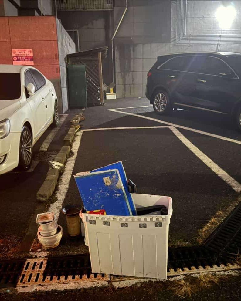 인스타 DM 제보-제보 내용-제보합니다.?빌라 ABC동으로 이루어진 곳에 거주하고 있습니다.빌라에 사는 사람이면 공동으로 주차할 수 있는다가구 주택입니다.?동네에 유명한 빌 (2).jpg