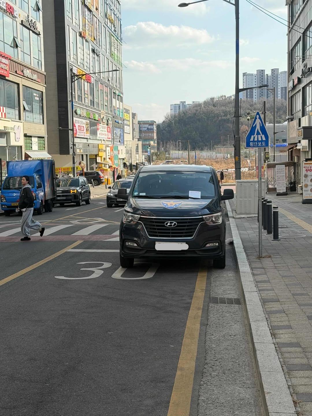 보배드림 인스타 DM 제보-비매너 주차 제보제보 내용-경찰차에 시원하게 딱지 떼이고 갔네요.인천 아라동입니다.제보 방법-인스타 DM 또는 이메일(bobaedream@boba (2).jpg