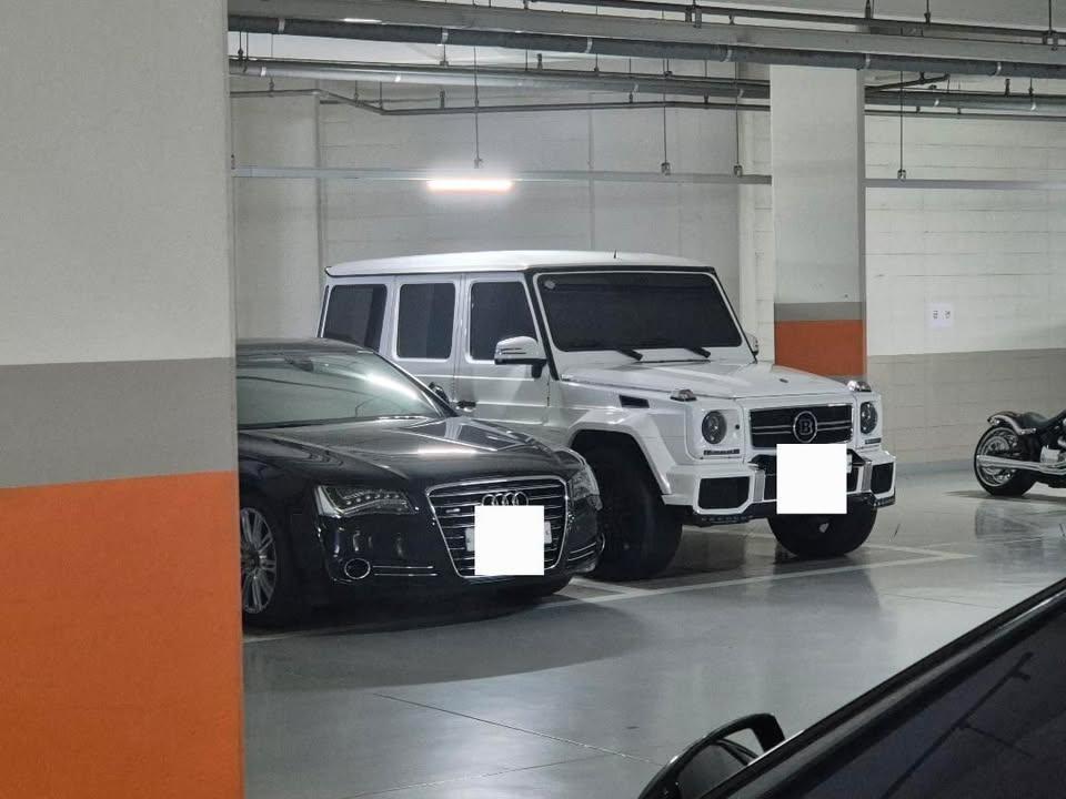 보배드림 인스타 DM 제보-강원 원주 2자리주차 후 주차공간 독점지바겐, A8 이웃이 2자리주차해 다른차가 주차못하게 공간을 독점하고 있습니다.최소 2년 이상 지속된 상황입 (1).jpg