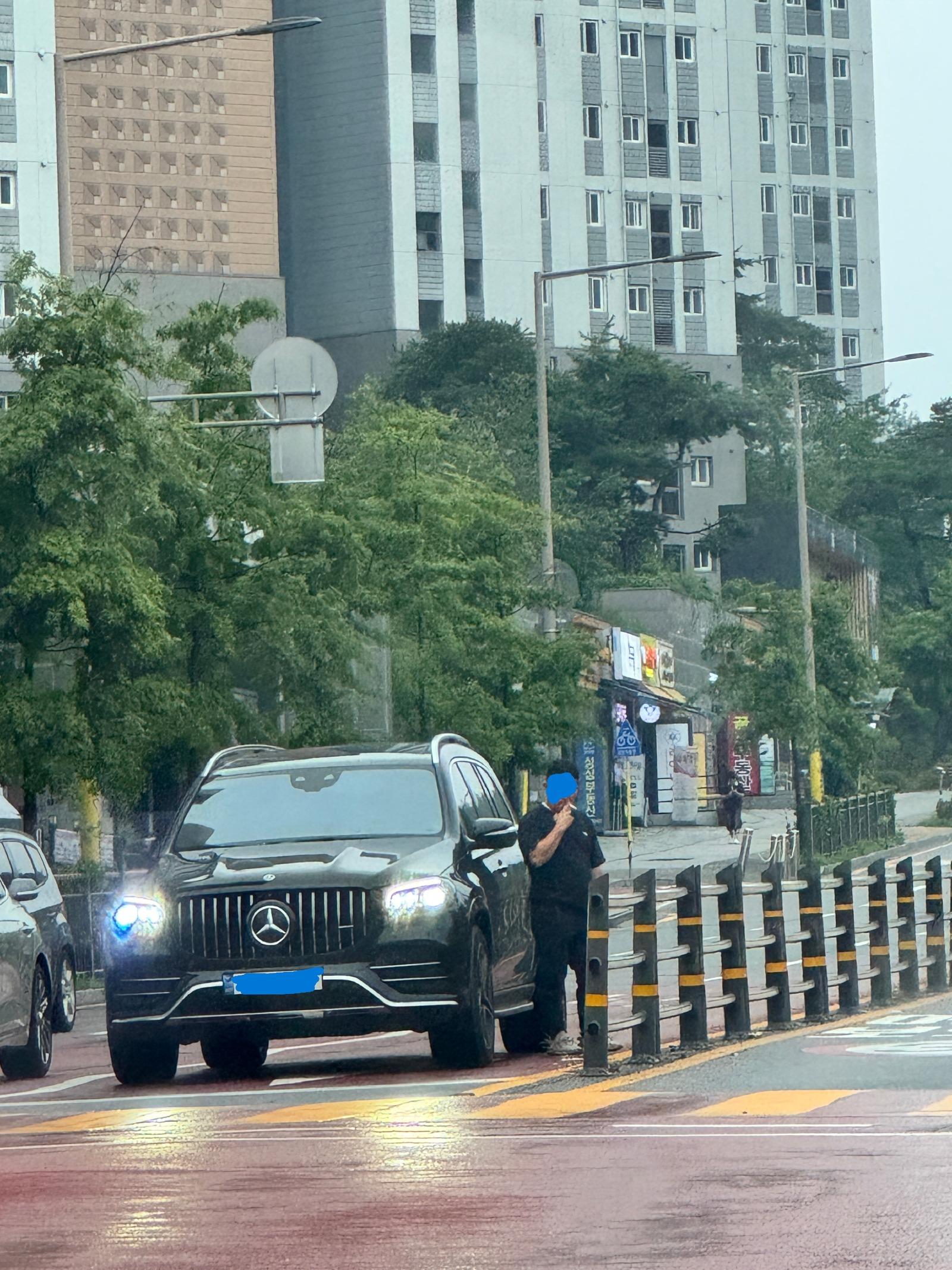 길거리 담배남자2.JPG