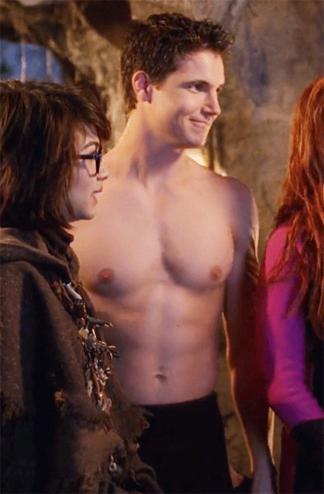 1 Robbie Amell - Scooby Doo- Curse Of The Lake Momster1.gif