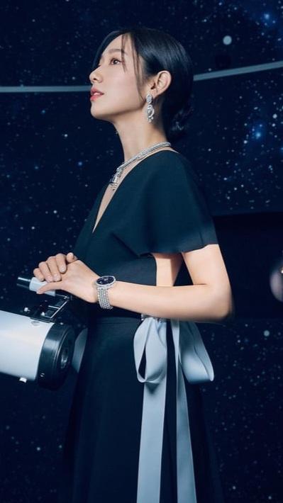 park-shin-hye-van-cleef-arpels-ig-post-january-2023-v0-x8fvvho8heuh1.jpg