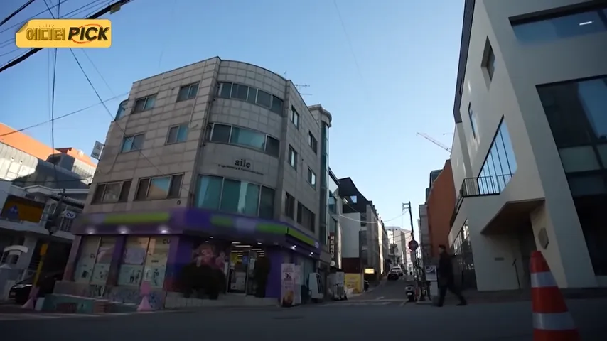 매일같이 밥을 주는 이상한 편의점 - 유렉카 채널 000.png.ren.webp