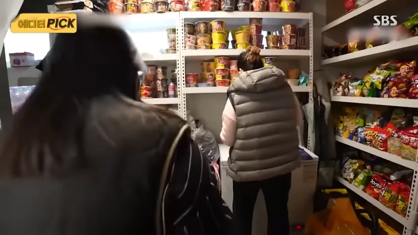 매일같이 밥을 주는 이상한 편의점 - 유렉카 채널 006.png.ren.webp