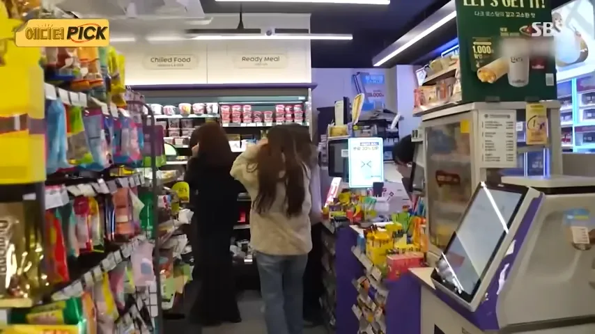 매일같이 밥을 주는 이상한 편의점 - 유렉카 채널 005.png.ren.webp