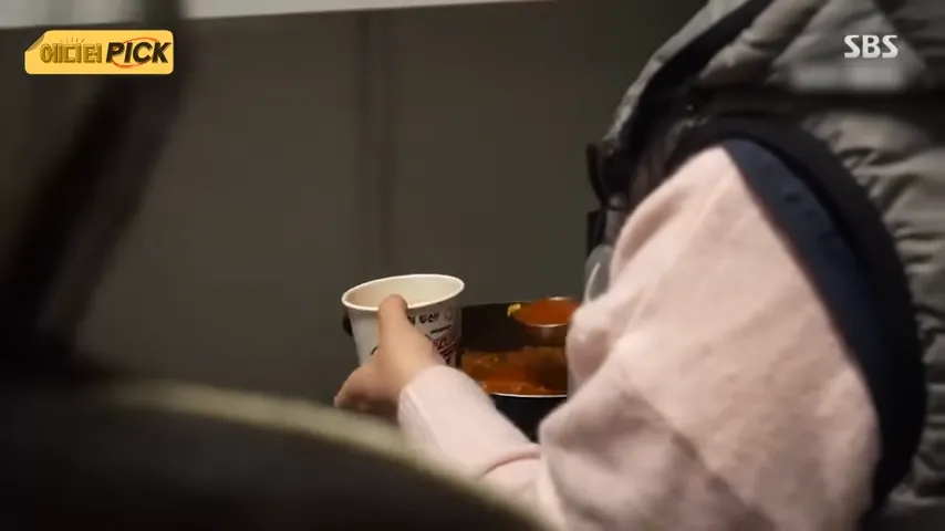 매일같이 밥을 주는 이상한 편의점 - 유렉카 채널 007.png.ren.webp