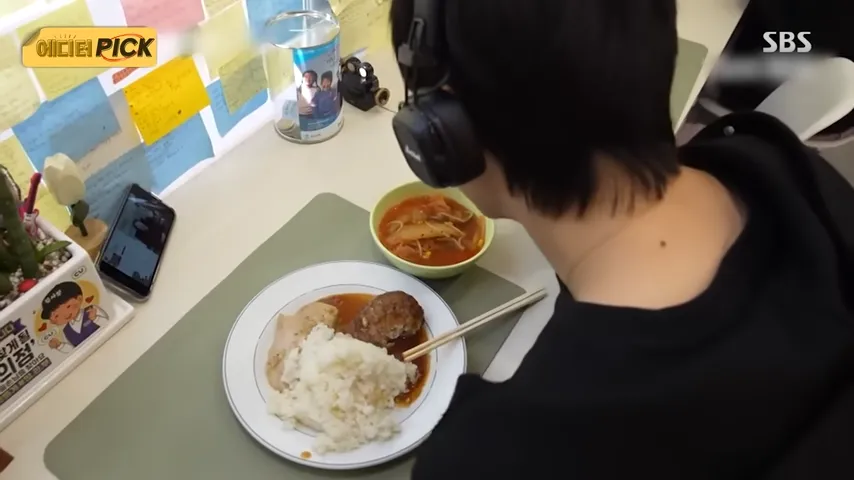 매일같이 밥을 주는 이상한 편의점 - 유렉카 채널 024.png.ren.webp